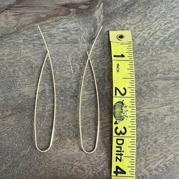 Gold tone minimalist simple fish hoop threader earrings - Picture 3 of 5
